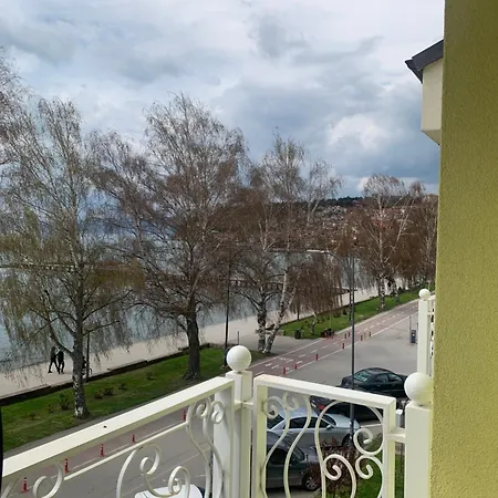 President Premium Lakeview Apartment