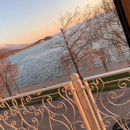 President Premium Lakeview Apartment
